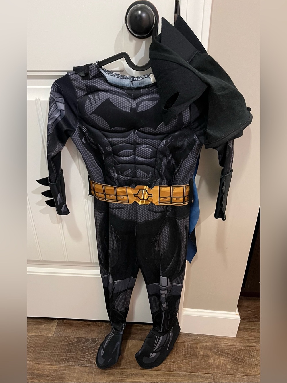 Justice League’s Batman Costume 🦇🖤💛